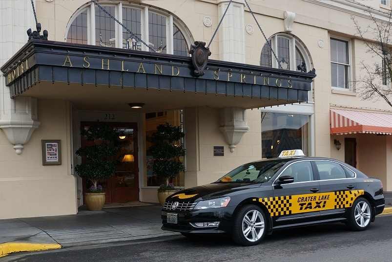 crater lake taxi in front of ashland springs hotel